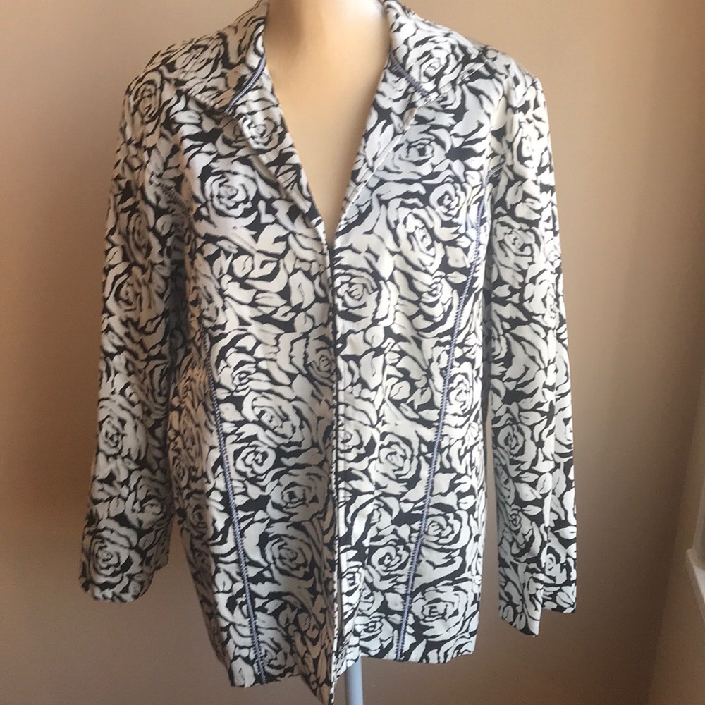 Chico’s Rose Print blazer Sz 3 (XL)